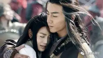 陈妍希现身合肥手抱孩子双腿纤细
