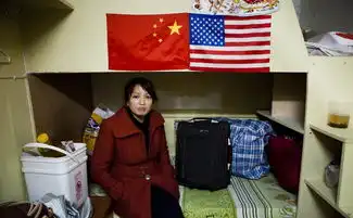 蜗居纽约的中国穷人男女同住,没有私隐,却仍然不愿回国
