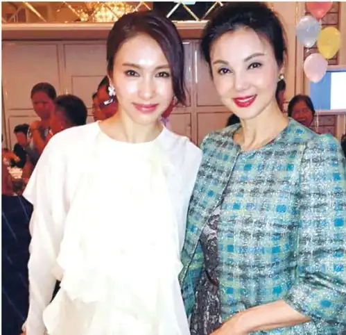 豪门弃妇谢玲玲39岁被王祖贤强迫搬出林家,网友死里逃生
