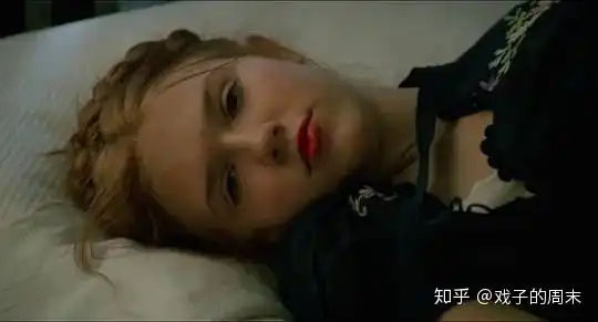 洛丽塔爱情不过是赤裸裸的欲望在贪杯

