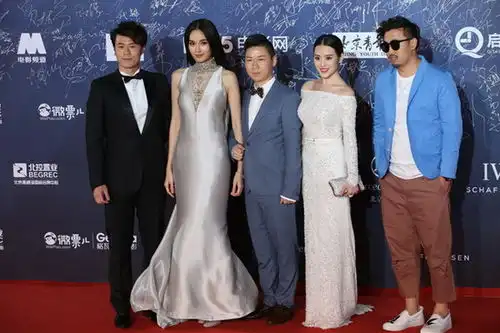 失眠男女亮相北影节poyd宝儿造型惊艳红毯
