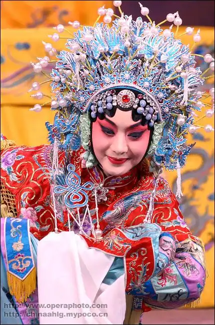 求京剧花旦超高清超大上半身子的图片头饰脸谱和胸部的服装要有要大的急求啊好的我狂加分
