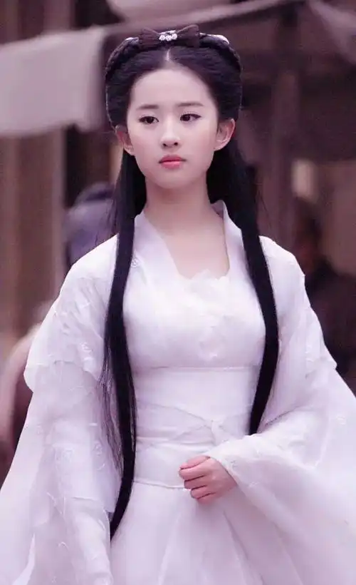 刘亦菲穿的8套白衣古装,小龙女像仙女,聂小倩美成一幅画
