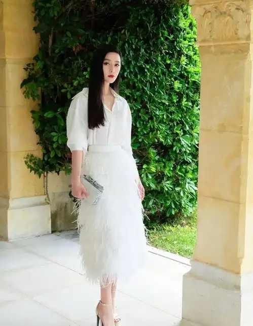 范冰冰不仅断送了自己的演艺生涯,和李晨的恋情也就此走到尽头