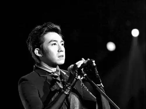 皮囊坏了,就用思想填满它
