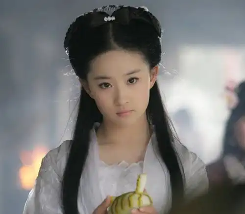 南烟斋笔录将播,刘亦菲造型遭群嘲,网友被女配碾压
