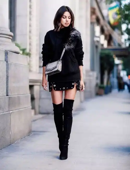 日本少女的时尚好难懂,靴子比人还要高,穿上却像裤子掉一半