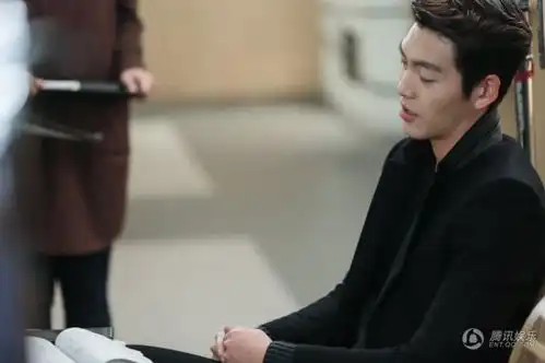 李敏镐朴信惠等赶拍继承者们片场打盹萌照很唯美
