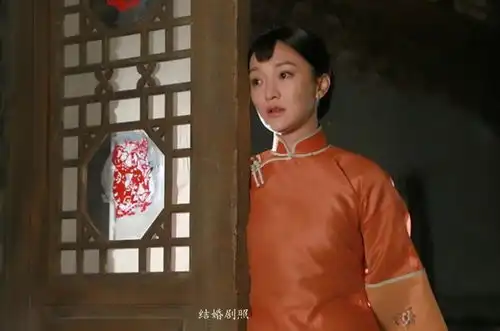 苦等丈夫64年,穿红嫁衣下葬,15年后孙子揭开爷爷真实身份英雄