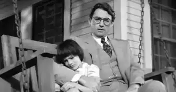 杀死一只知更鸟1961年获普利策小说奖,经典的成长小说