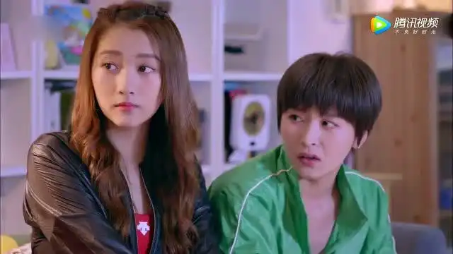 甜蜜暴击宋小米犯花痴看明天切菜,关晓彤心里早就慌了
