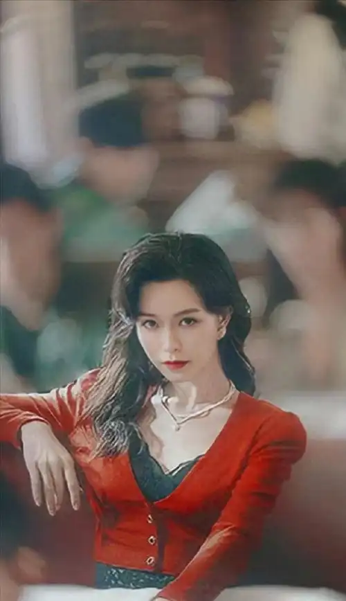 同样是气质型美女,文咏珊莫斯科行动备受好评,她却被嘲油腻耍酷
