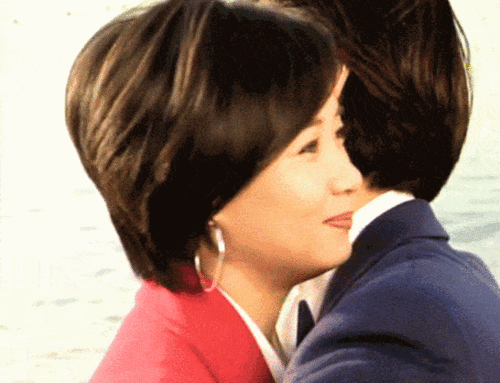 丽花皇宫里的戏假情真
