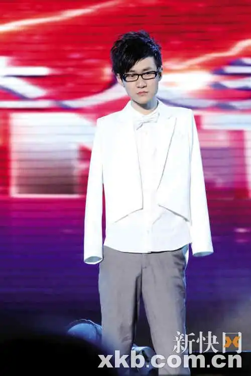 断臂钢琴师刘伟问鼎首位中国达人
