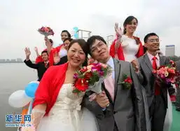 南京举办水上集体婚礼28对新人情定国庆读图时代
