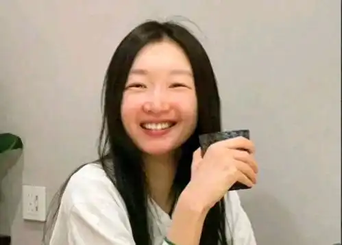 90后三金影后陷入整容风波,31岁的周冬雨眼角拉开脸部饱满太惊艳