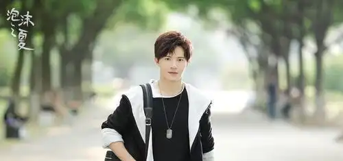 黄圣池95后运动型男,曾参演旋风少女浪花一朵朵等

