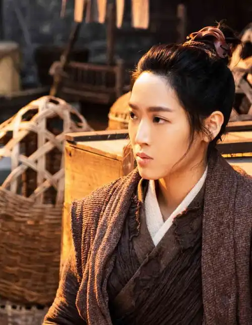 67岁李立群不修边幅晒自拍,与亲闺女同台飙戏被嘲糊得太离谱