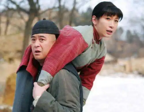 章子怡袁泉同班同学,长得最丑,成名最晚,但却红得最久