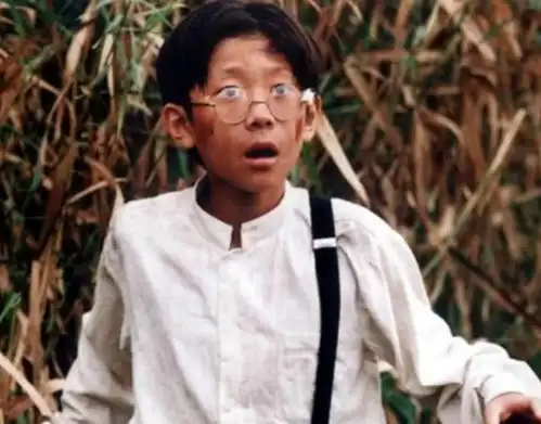 15年前的小兵张嘎捧红四个主演如今却只有三位在娱乐圈了,
