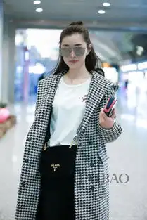 白百何煎蛋大衣吸睛,杨幂私服实用