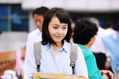 左手亲情曝剧照小丫头张佳宁智斗城管
