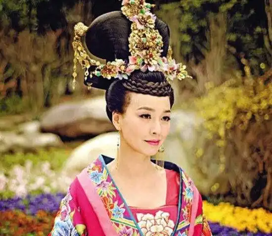 盘点额头编辫子的古装女星,李小璐丑的像驴子一样,而张庭最惨
