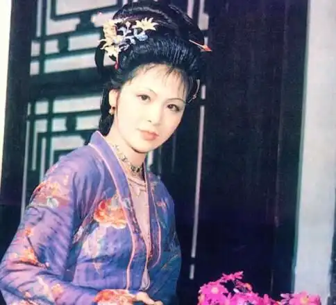 87版红楼梦贾迎春12岁女儿曝光,亭亭玉立继承妈妈好基因
