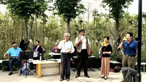 经典老歌红星照我去战斗,音乐响起,依然令人心潮澎湃
