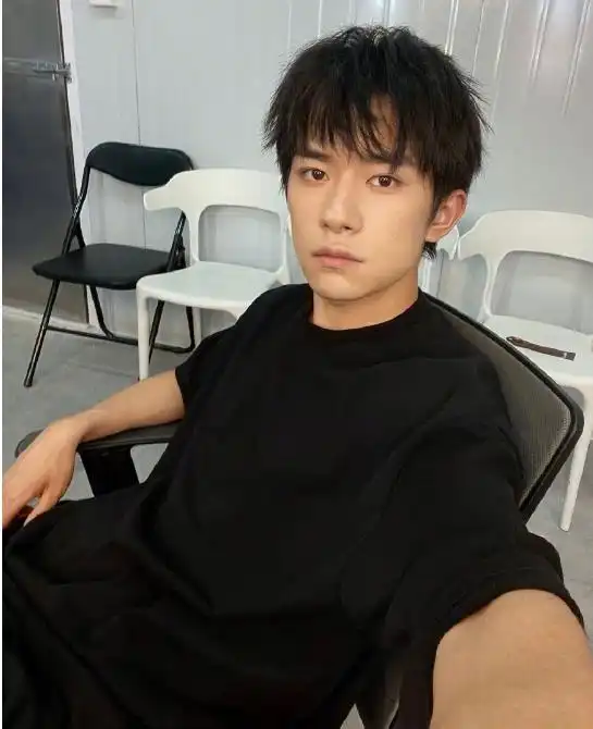 同样是回应考编争议,易烊千玺为什么输给了胡先煦