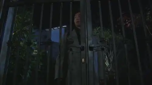 千山暮雪慕振飞回家翻大门,谁想被自家保安抓个现行,真是尴尬

