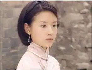 董洁新剧扮少女扎编织发穿学院风好清纯,生图暴露39岁颜值了
