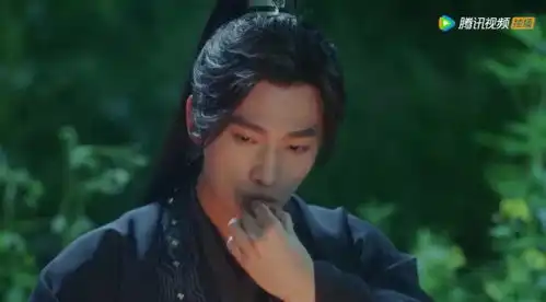 且试天下杨洋与赵露思互相喂食鸡肉野果,甜腻