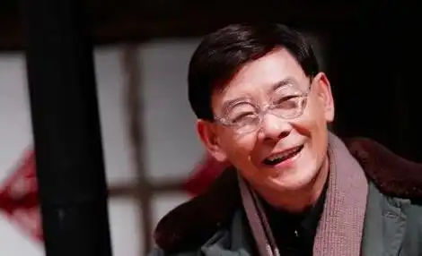 正阳门下破侯多年不红,儿子却想当明星,现在当律师了
