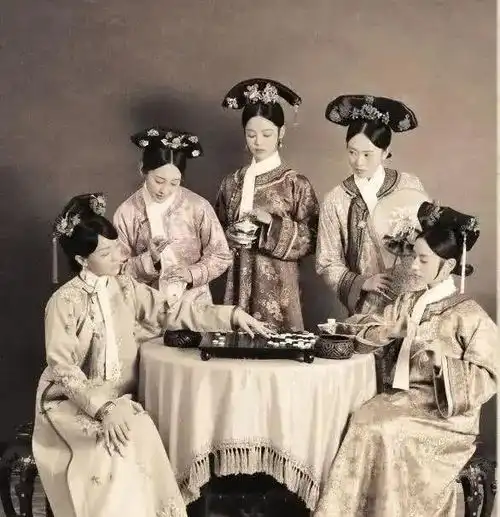 如懿传复古风剧照遇上真实的清朝宫廷照片
