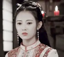 两世欢新剧照,陈钰琪粉衣造型灵动可爱,与男主又甜又虐
