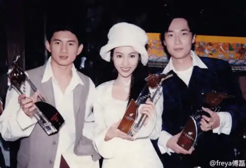 49岁港剧男神北大硕士毕业出身寒门8年抑郁差点自杀,都没阻挡他逆袭
