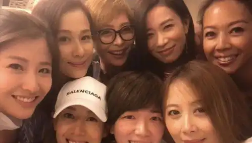 曾经小公主变苦命妈妈,半夜老公忽然失联焦虑女星找朋友撬门