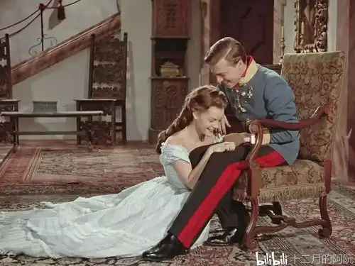 茜茜公主之死与束腰紧身衣