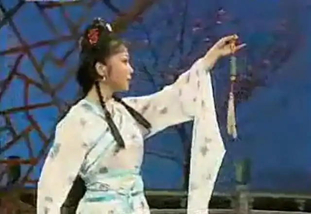 87红楼梦十位女演员的铜钱头,最美还是张静林,目若秋水