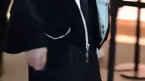 街拍大街上美女如云,怦然心动的感觉,你给他打几分
