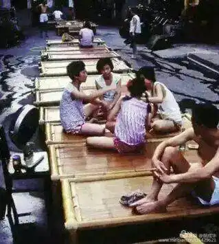 老上海的蜗居年代百张珍贵老照片
