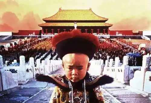 末代皇帝的悲哀第一次出宫吃烧饼的溥仪哀叹死太监骗我20年
