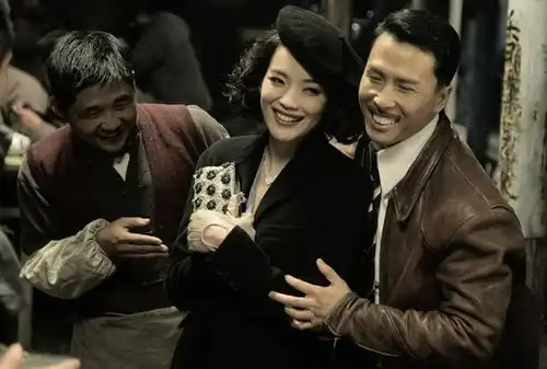 精武风云浪漫剧照曝光甄子丹舒淇情陷大海
