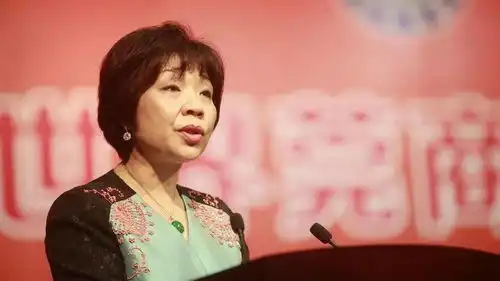 恭喜62岁香港前女首富孙子出生,儿子结婚半个娱乐圈都来祝贺