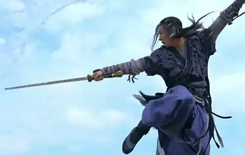 他是神雕中的三流高手,倚天中被吹成绝世高人,金庸只能改书填坑