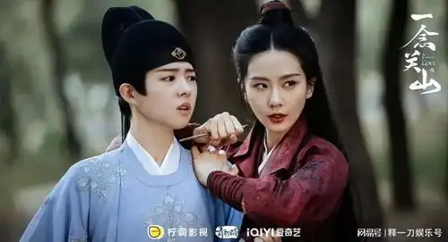 女演员何蓝逗曝出演一念关山出现中毒,手呈现鸡爪状全身发麻
