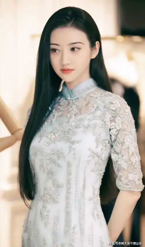 央视端午晚会抓拍,景甜重现司藤造型徐璐生图妆感太重