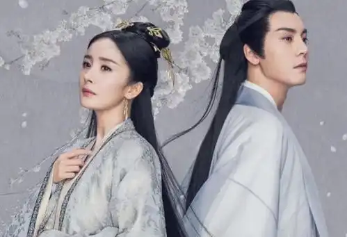 杨幂遭恶意偷拍,偷拍镜头竟瞄准大腿部,照片全网曝光不淡定了
