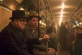 曾鸣影评至暗时刻的光源
